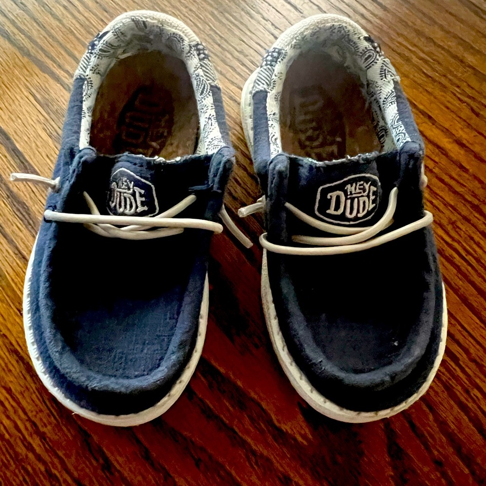 Like New Toddler Hey Dudes